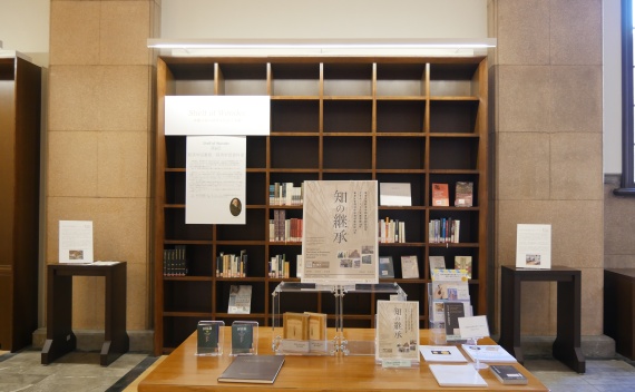 Shelf of Wonder 6 展示書架1